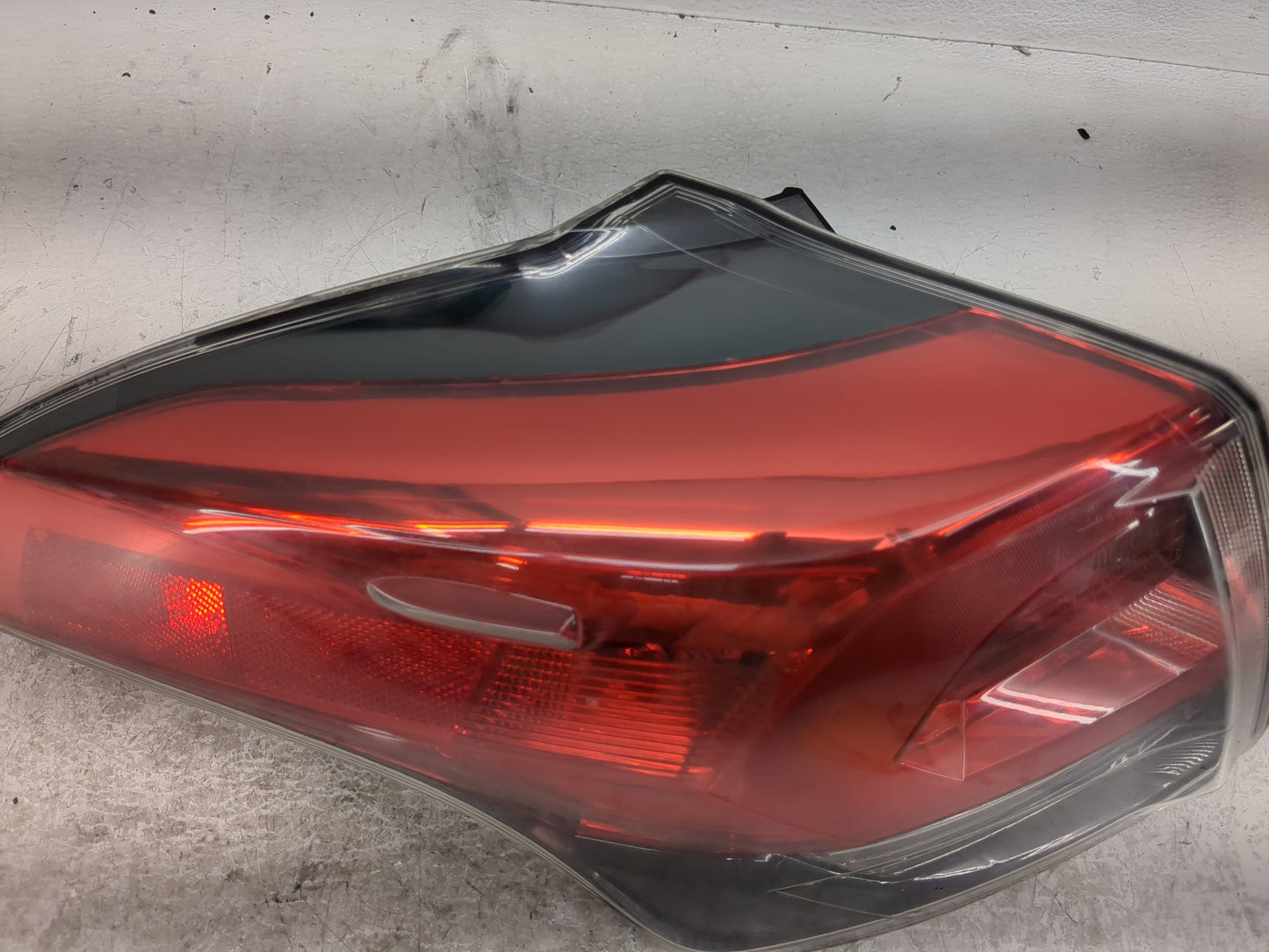 2016-2018 Toyota Rav4 Tail Light Assembly Driver Left OEM P/N:81560-0R06100 Fits Fits 2016 2017 2018 OEM Used Auto Parts - O