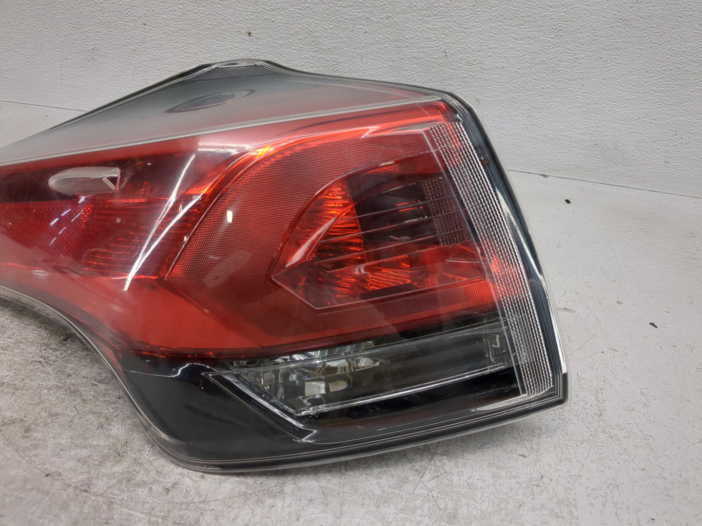 2016-2018 Toyota Rav4 Tail Light Assembly Driver Left OEM P/N:81560-0R06100 Fits Fits 2016 2017 2018 OEM Used Auto Parts - O