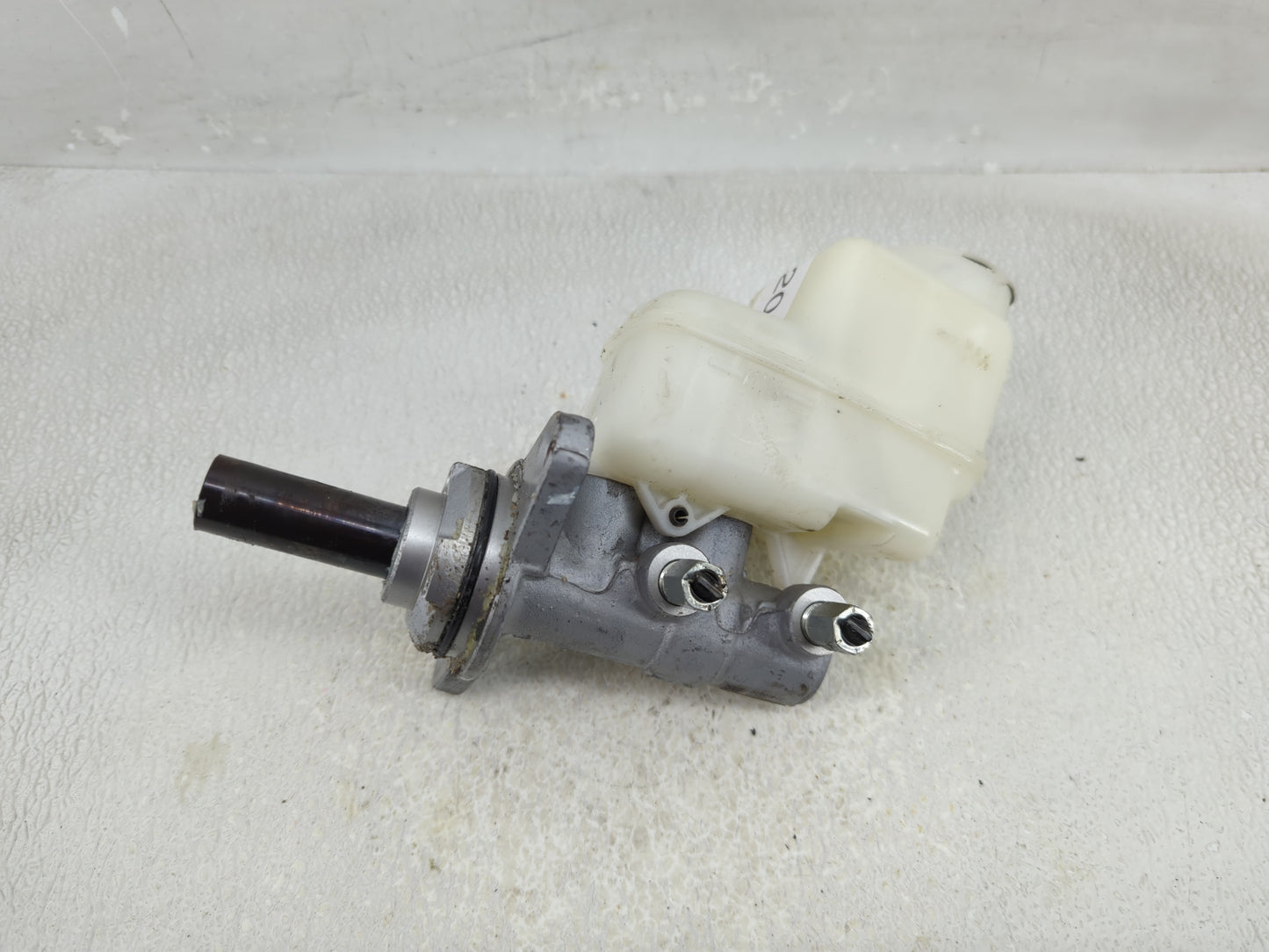 2006-2018 Toyota Rav4 Brake Master Cylinder 1312093 - Oemusedautoparts1.com