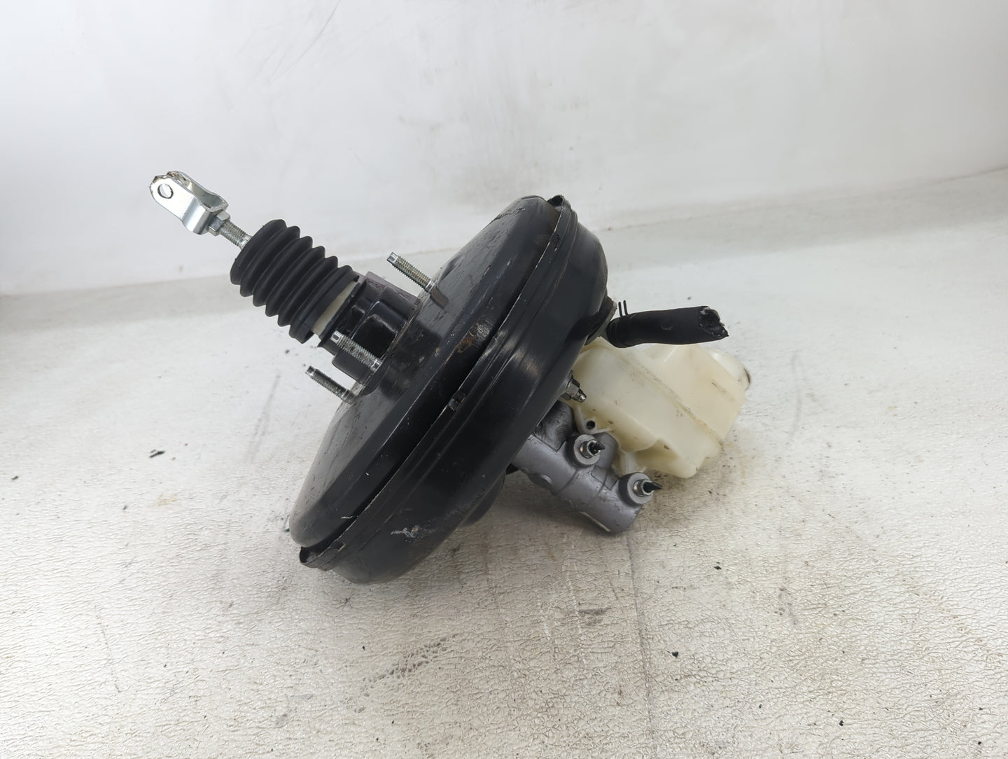2013-2018 Toyota Rav4 Power Brake Booster Oem - Oemusedautoparts1.com