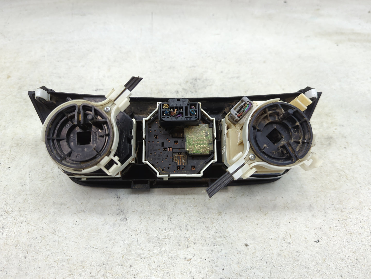2013-2018 Toyota Rav4 Climate Control Module Temperature AC/Heater Replacement P/N:75F709 Fits OEM Used Auto Parts - Oemused