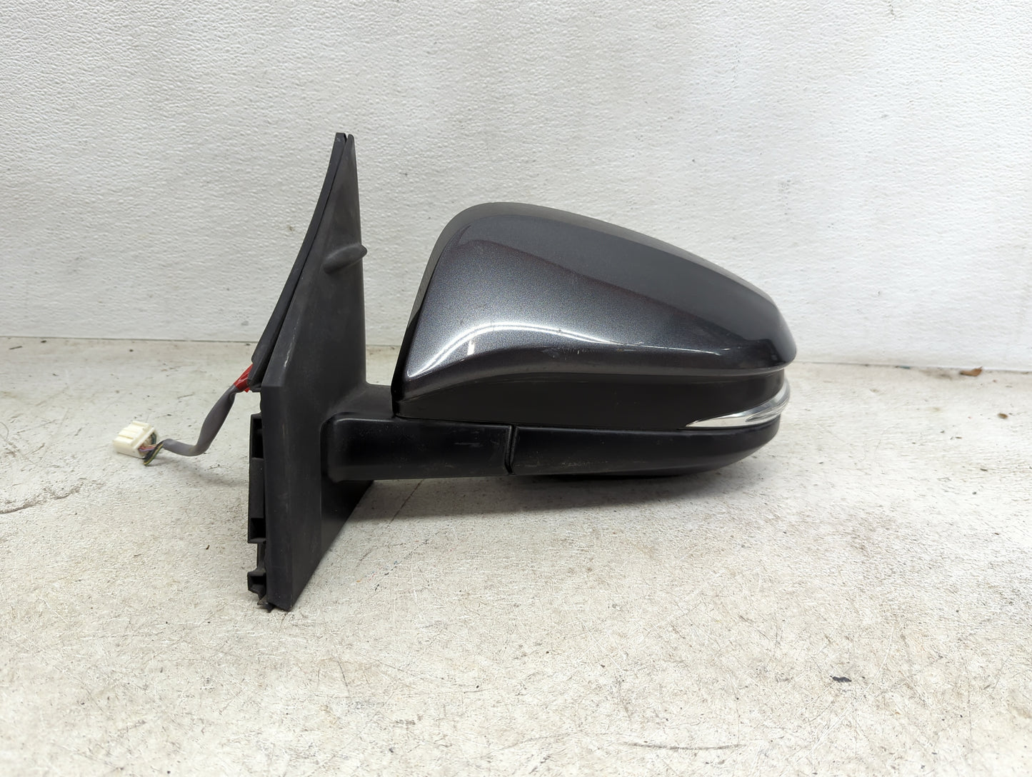 2015-2018 Toyota Rav4 Driver Side View Mirror - Left Door Mirror OEM Used - Oemusedautoparts1.com