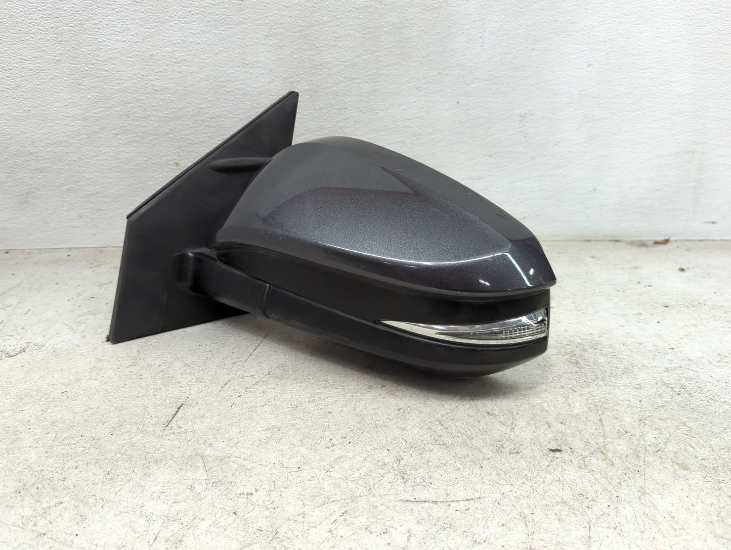 2015-2018 Toyota Rav4 Driver Side View Mirror - Left Door Mirror OEM Used - Oemusedautoparts1.com
