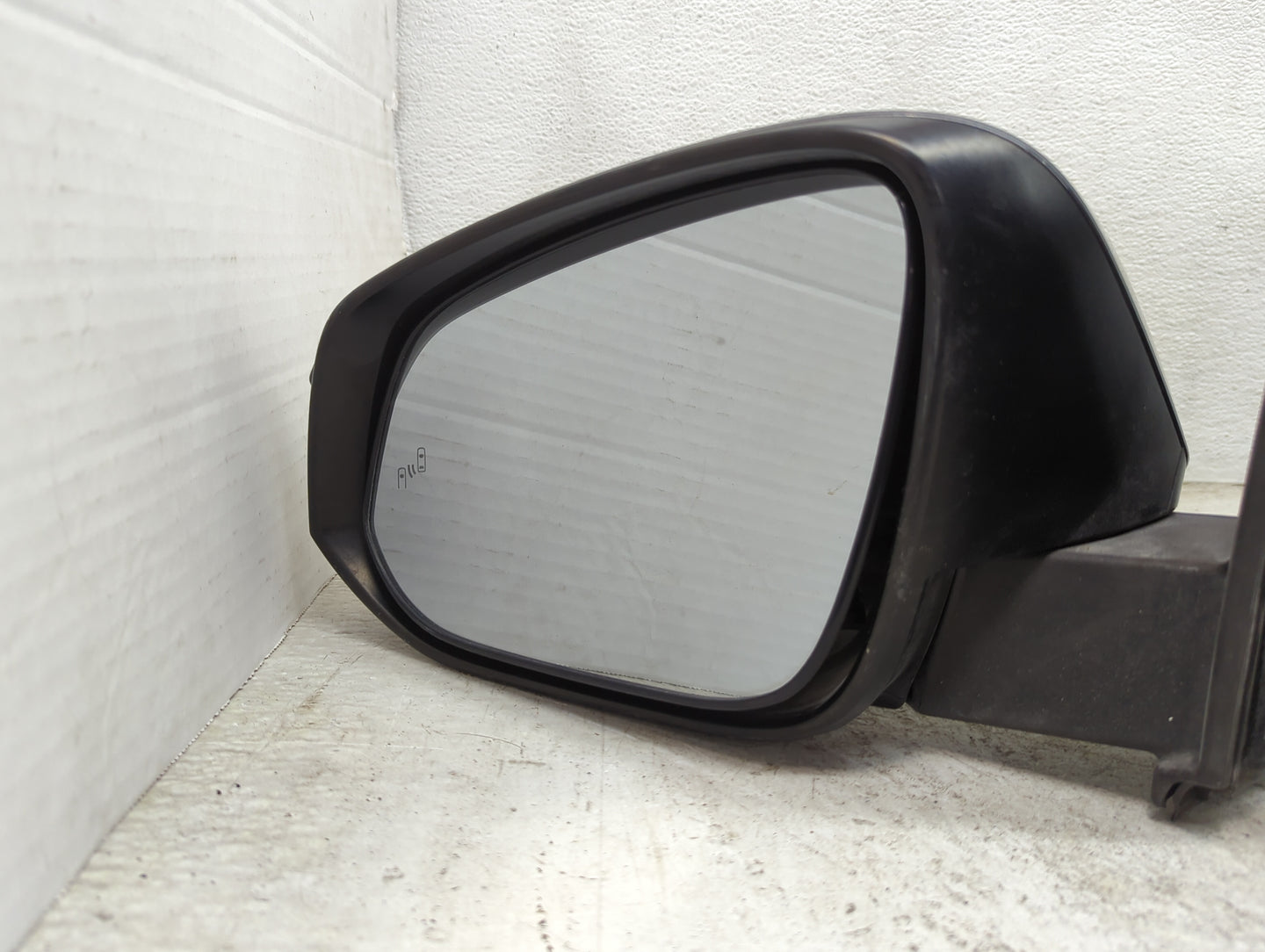 2015-2018 Toyota Rav4 Driver Side View Mirror - Left Door Mirror OEM Used - Oemusedautoparts1.com