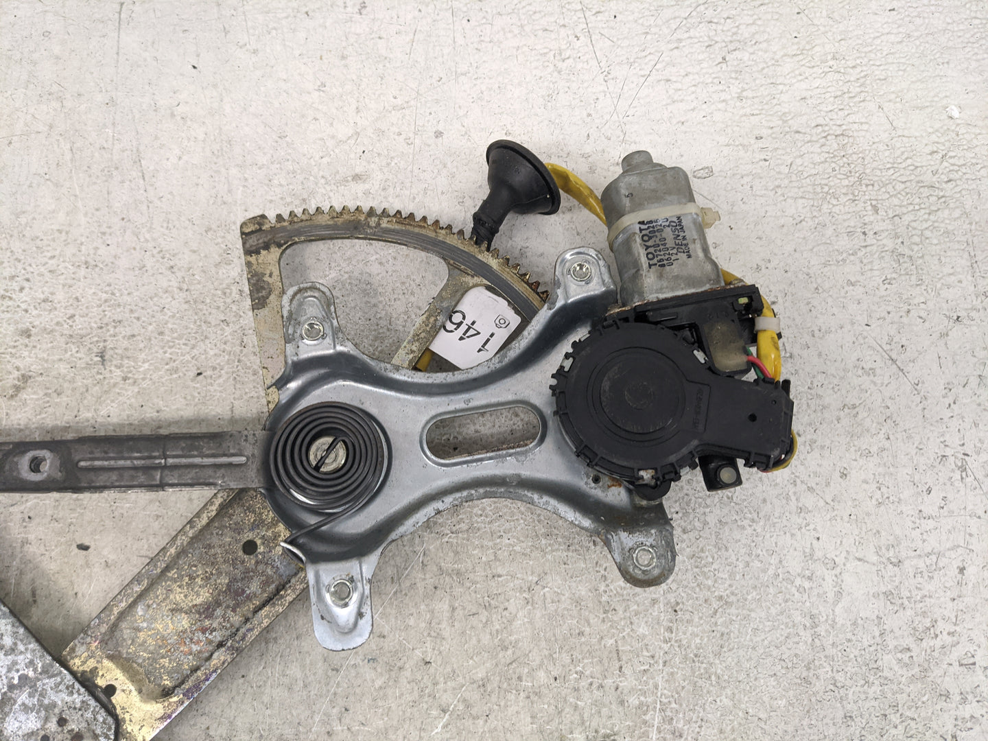 2013-2018 Toyota Rav4 Used Driver Left Front Window Regulator - Oemusedautoparts1.com