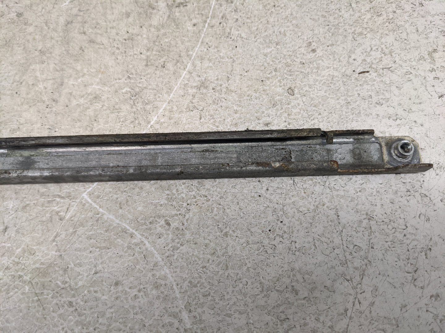 2013-2018 Toyota Rav4 Used Driver Left Front Window Regulator - Oemusedautoparts1.com