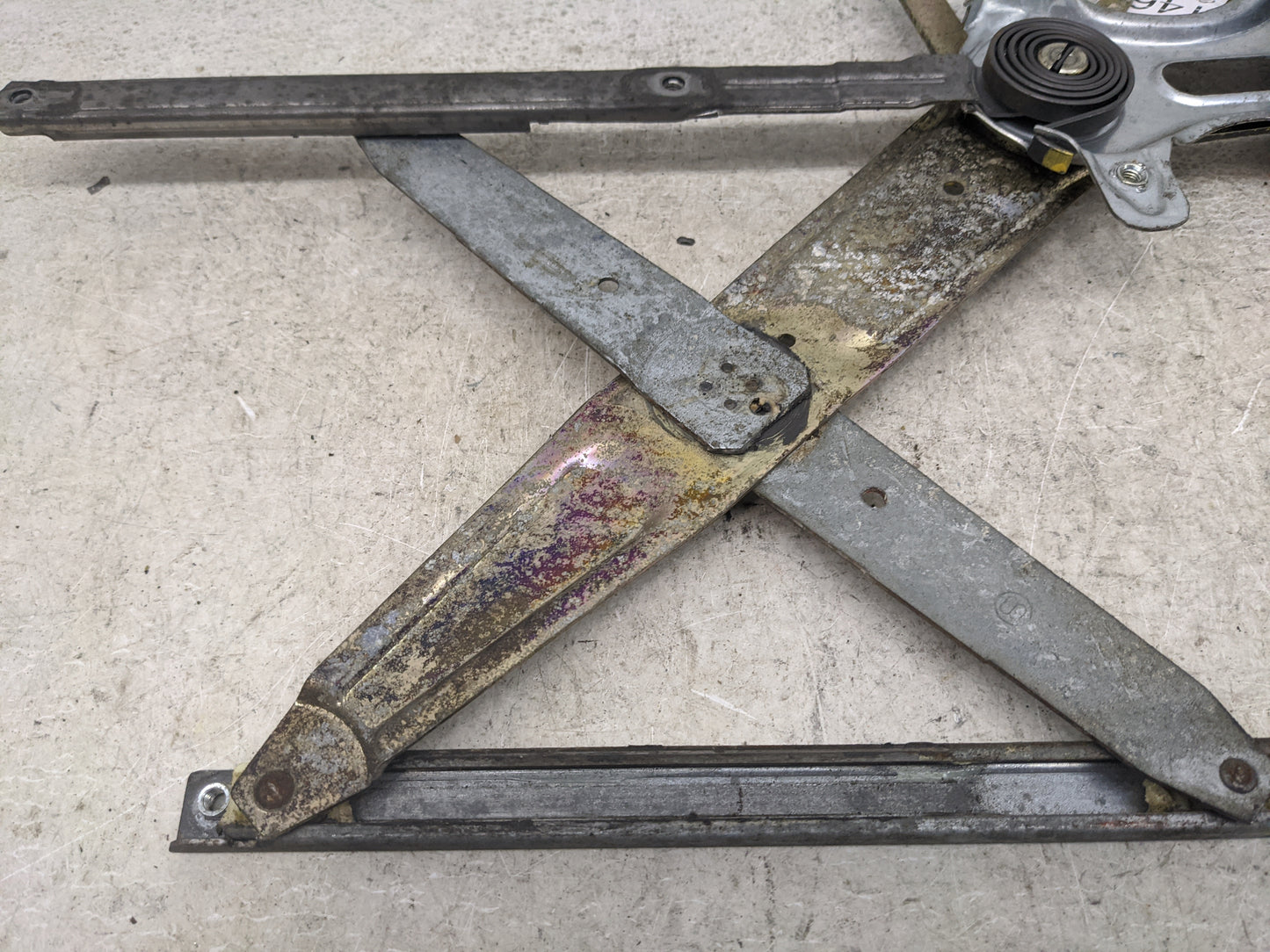 2013-2018 Toyota Rav4 Used Driver Left Front Window Regulator - Oemusedautoparts1.com