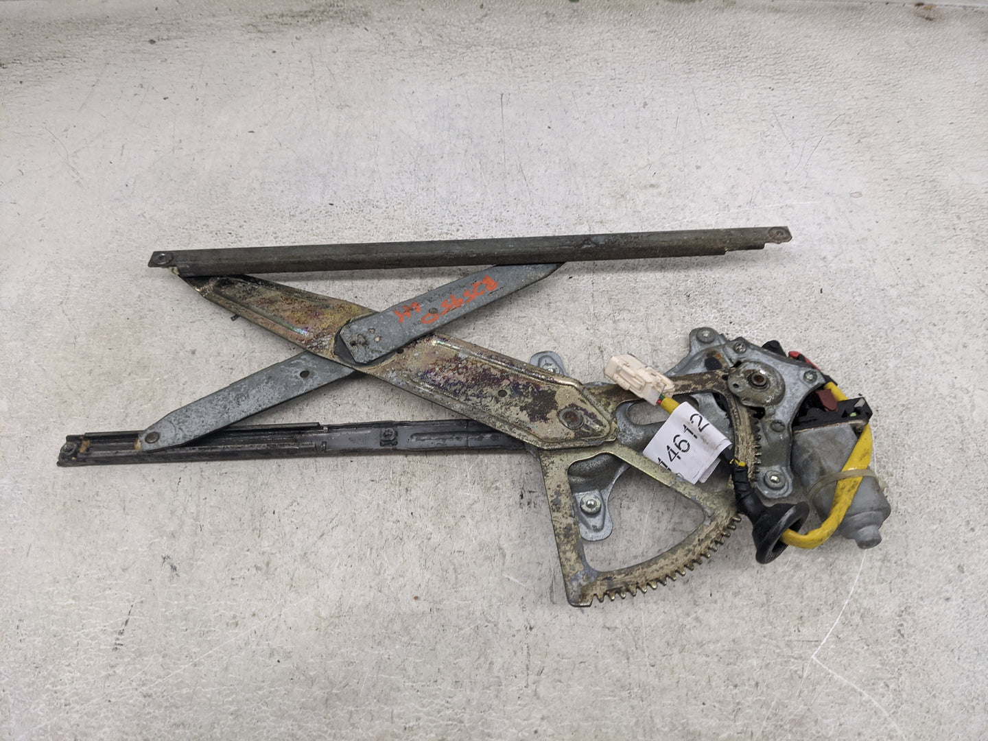 2013-2018 Toyota Rav4 Used Driver Left Front Window Regulator - Oemusedautoparts1.com