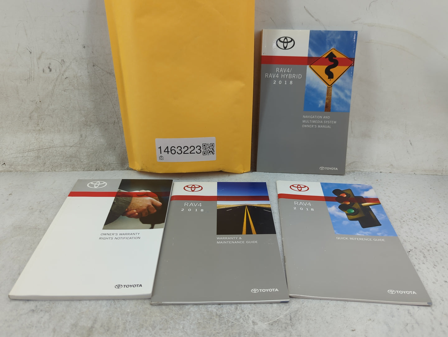 2018 Toyota Rav4 Owners Manual Book Guide P/N:OM0R014U 01999-0R014 OEM Used Auto Parts - Oemusedautoparts1.com