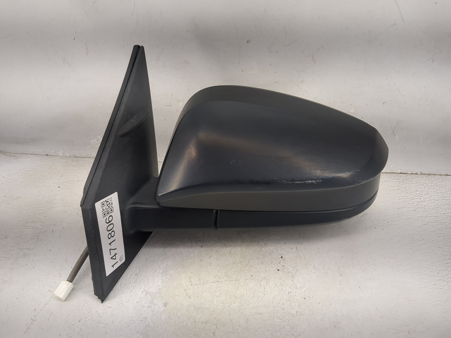 2018 Toyota Rav4 Driver Side View Mirror - Left Door Mirror OEM Used - Oemusedautoparts1.com