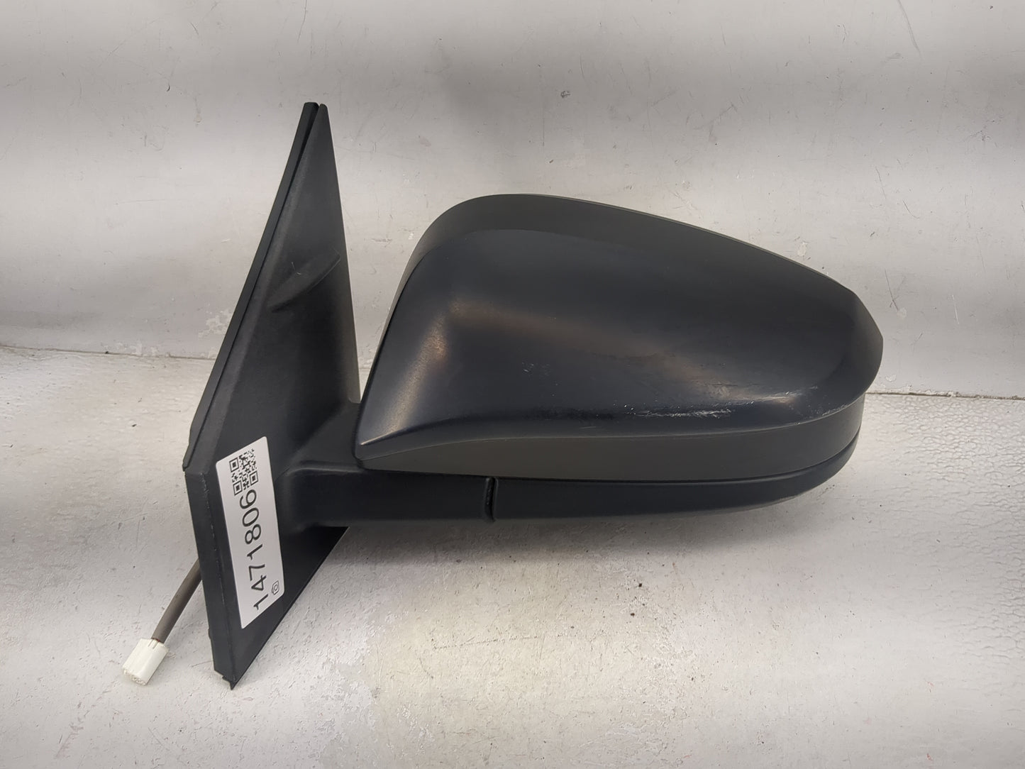 2018 Toyota Rav4 Driver Side View Mirror - Left Door Mirror OEM Used - Oemusedautoparts1.com