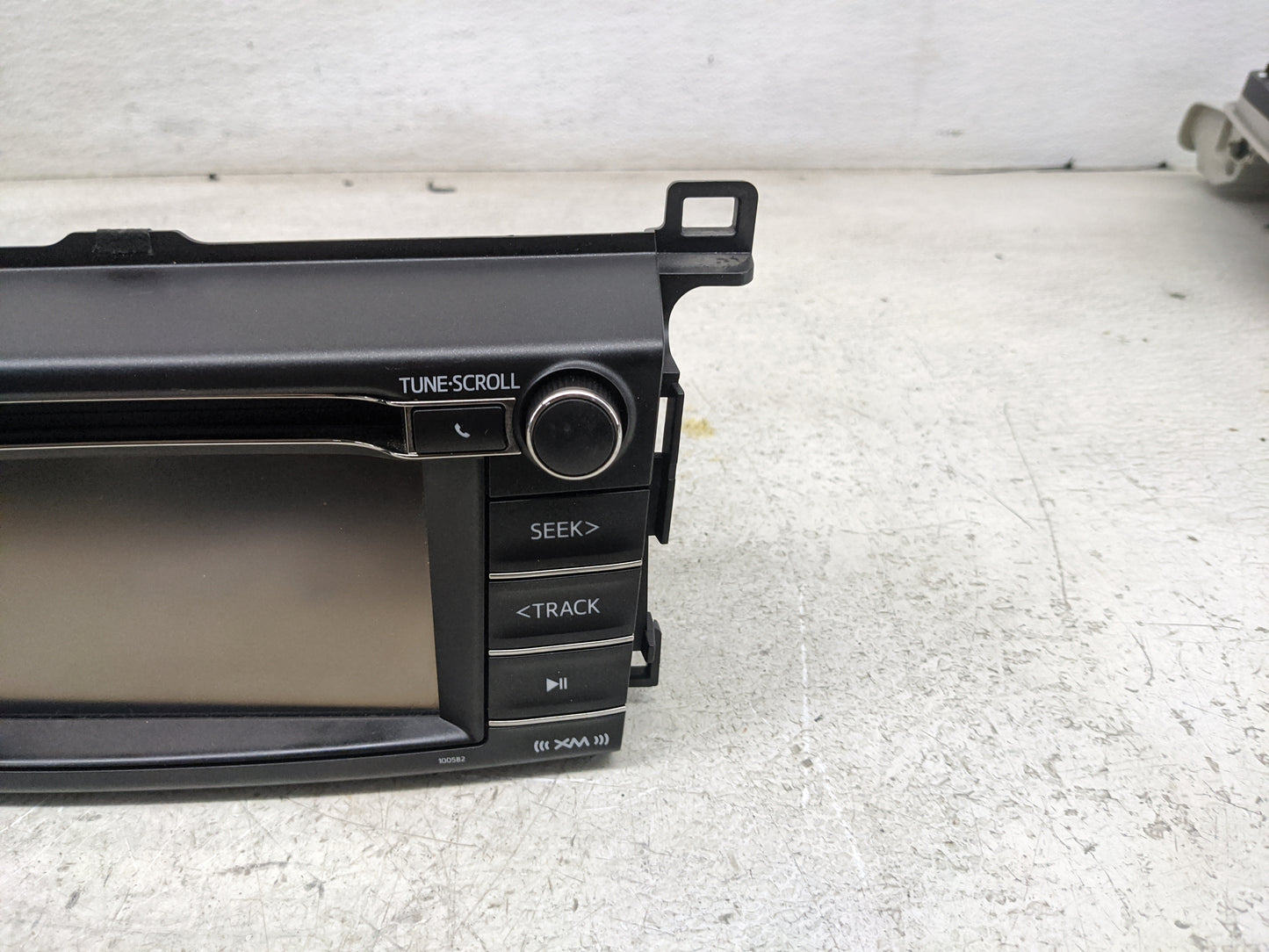 2016-2018 Toyota Rav4 Radio AM FM Cd Player Receiver Replacement P/N:86140-0R180 138000-9840F101 Fits Fits 2016 2017 2018 OE
