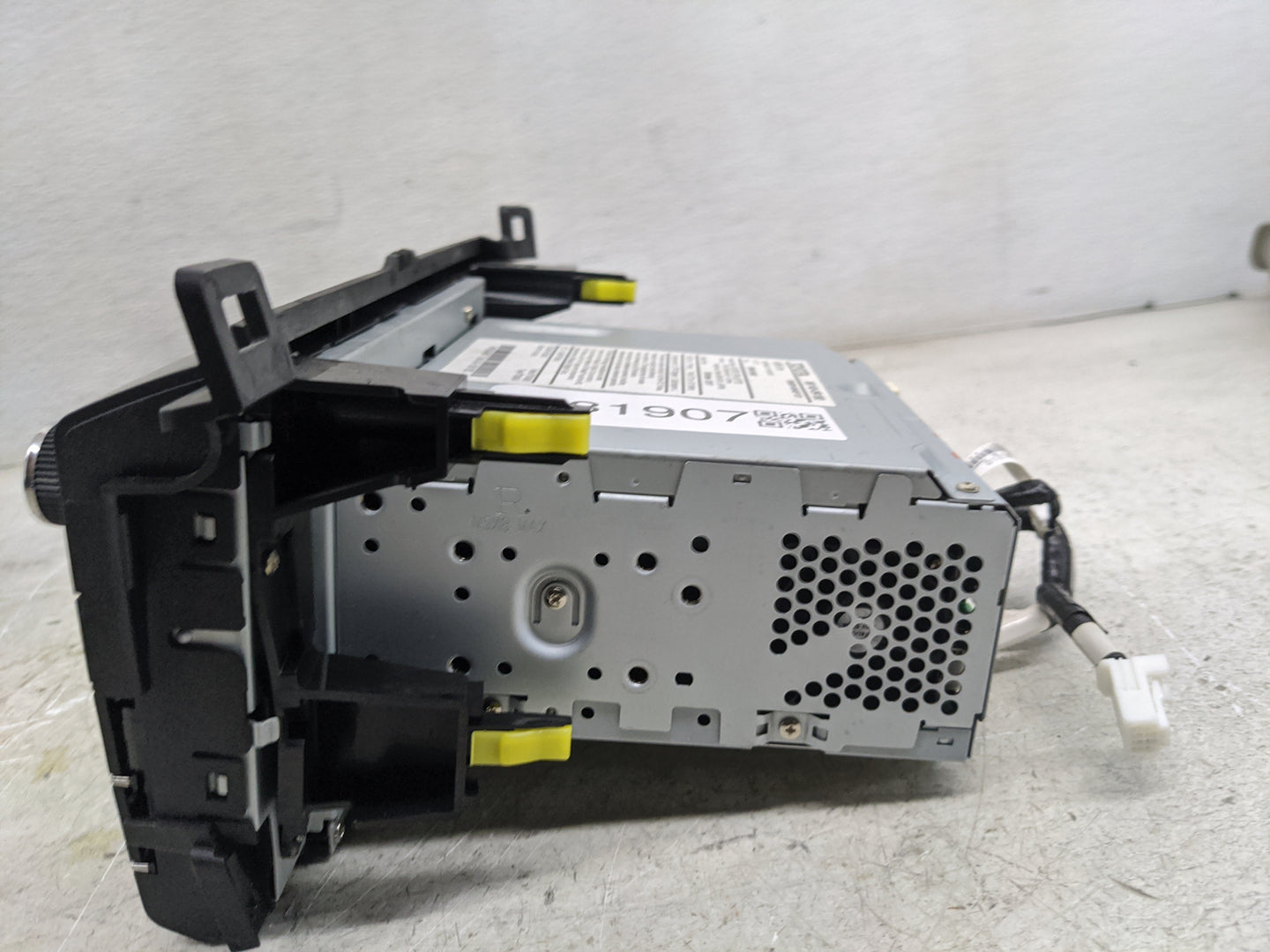 2016-2018 Toyota Rav4 Radio AM FM Cd Player Receiver Replacement P/N:86140-0R180 138000-9840F101 Fits Fits 2016 2017 2018 OE