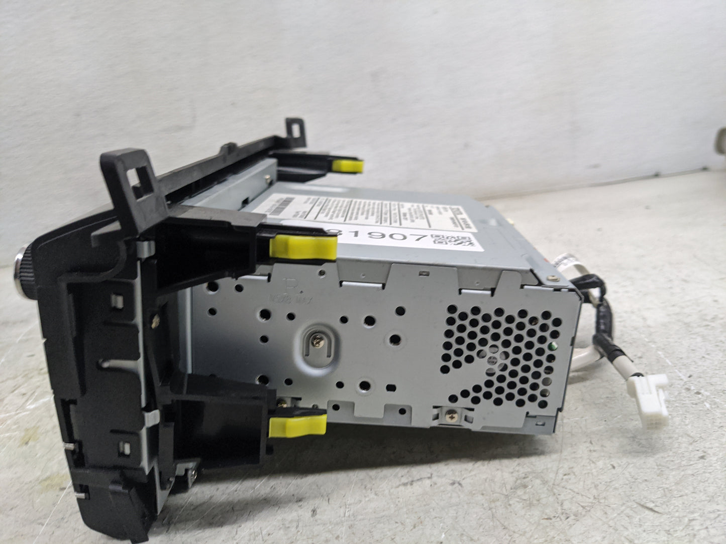 2016-2018 Toyota Rav4 Radio AM FM Cd Player Receiver Replacement P/N:86140-0R180 138000-9840F101 Fits Fits 2016 2017 2018 OE