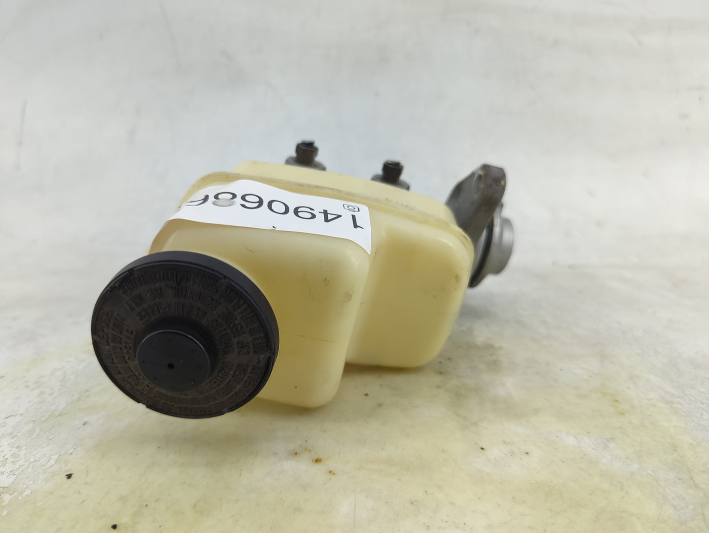 2013-2018 Toyota Rav4 Brake Master Cylinder 1490686 - Oemusedautoparts1.com