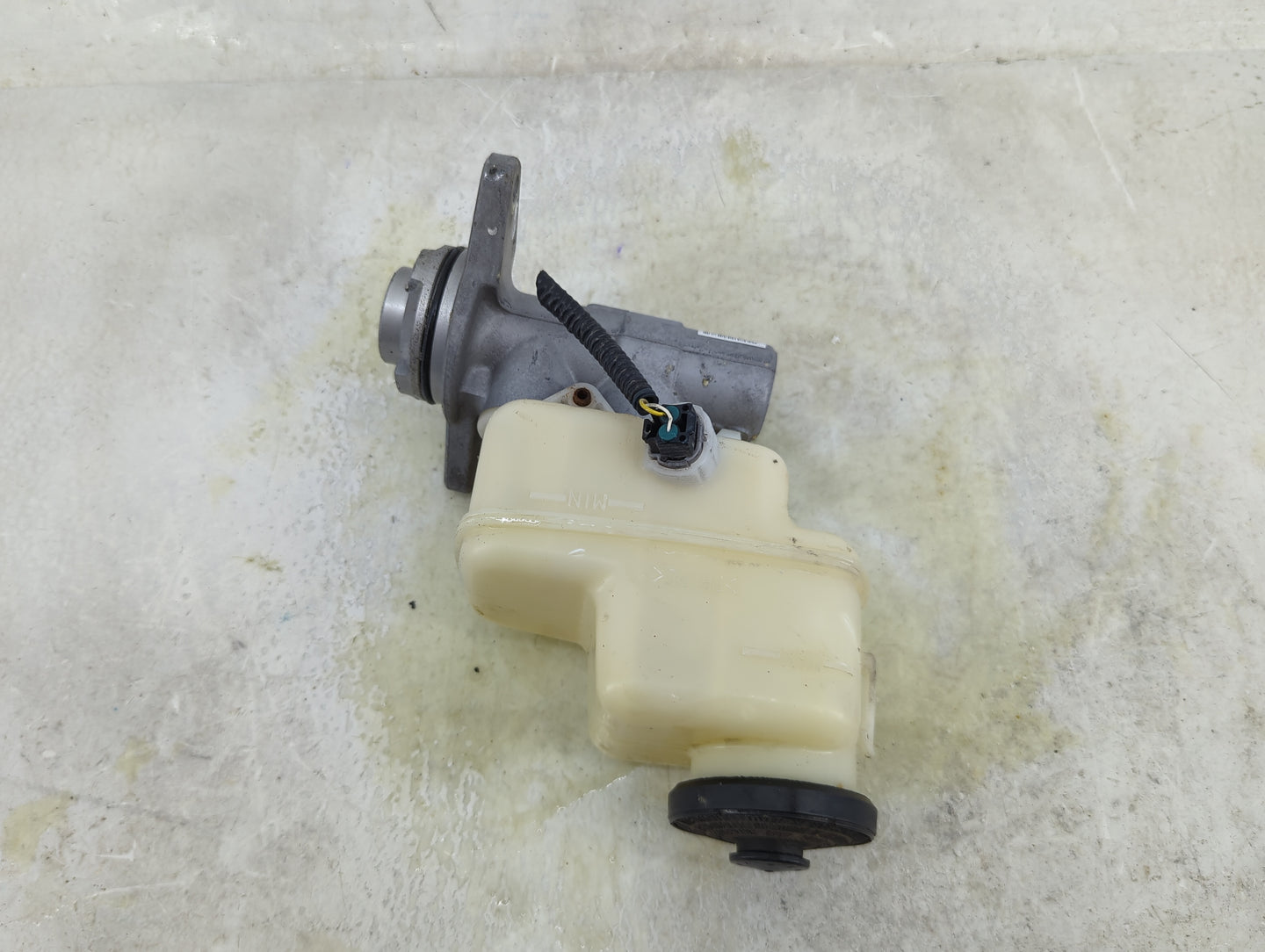 2013-2018 Toyota Rav4 Brake Master Cylinder 1490686 - Oemusedautoparts1.com