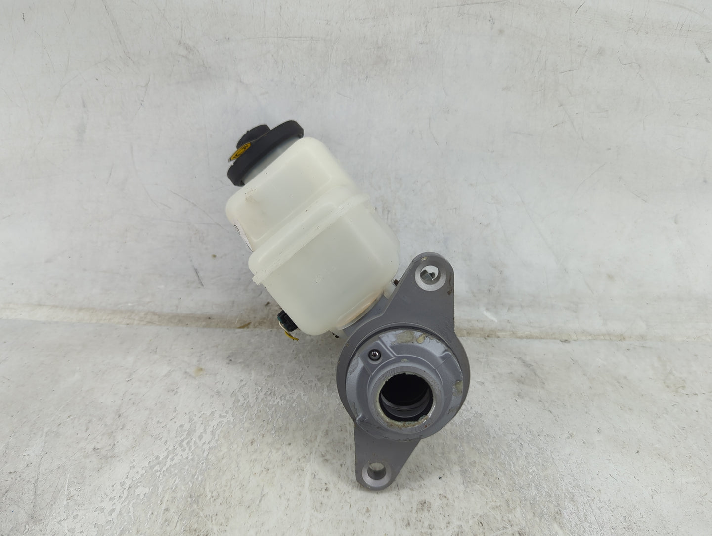 2013-2018 Toyota Rav4 Brake Master Cylinder 1490734 - Oemusedautoparts1.com