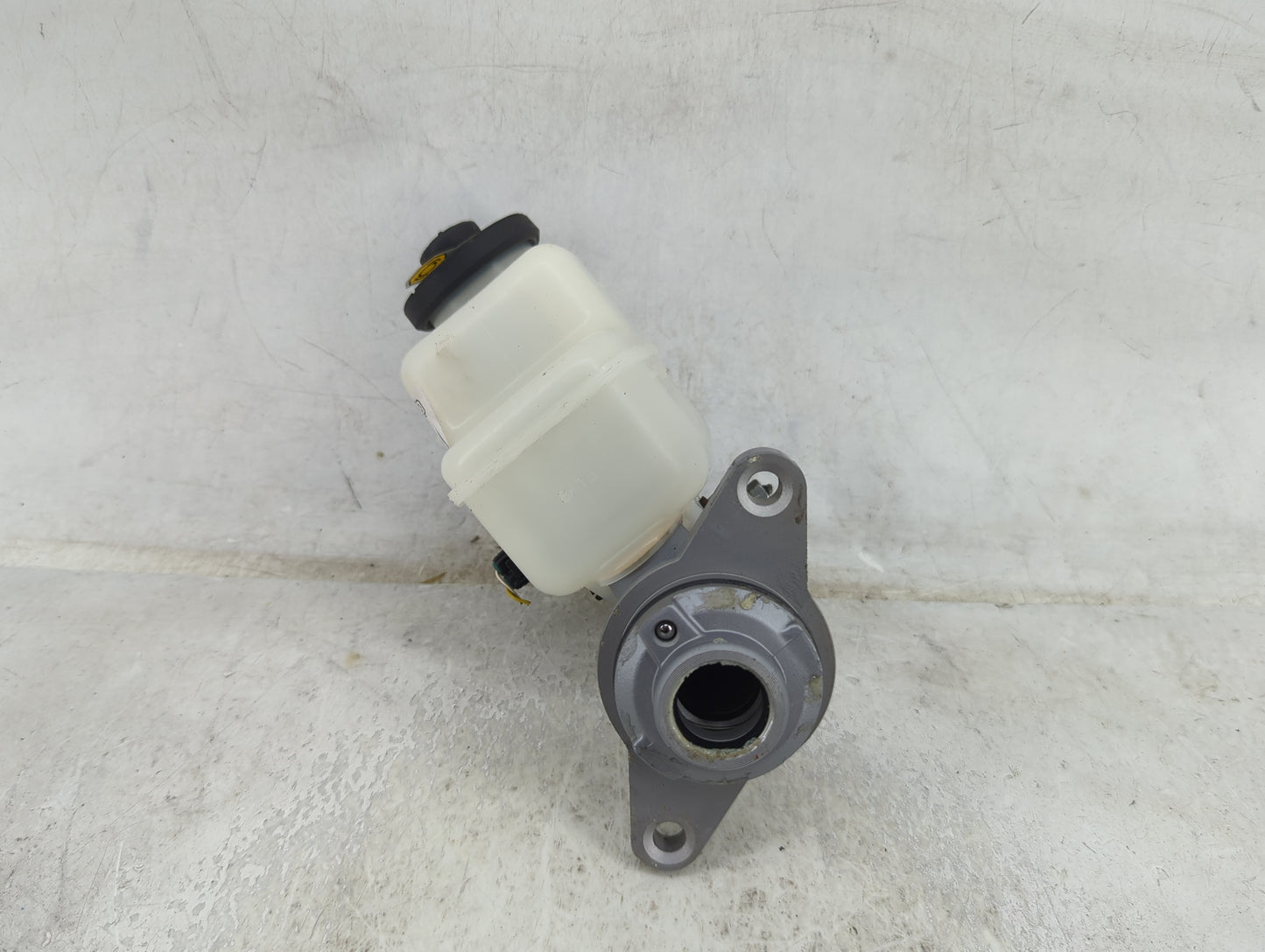 2013-2018 Toyota Rav4 Brake Master Cylinder 1490734 - Oemusedautoparts1.com