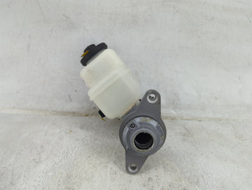 2013-2018 Toyota Rav4 Brake Master Cylinder 1490734 - Oemusedautoparts1.com