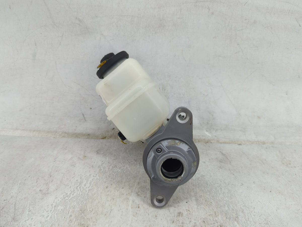 2013-2018 Toyota Rav4 Brake Master Cylinder 1490734 - Oemusedautoparts1.com