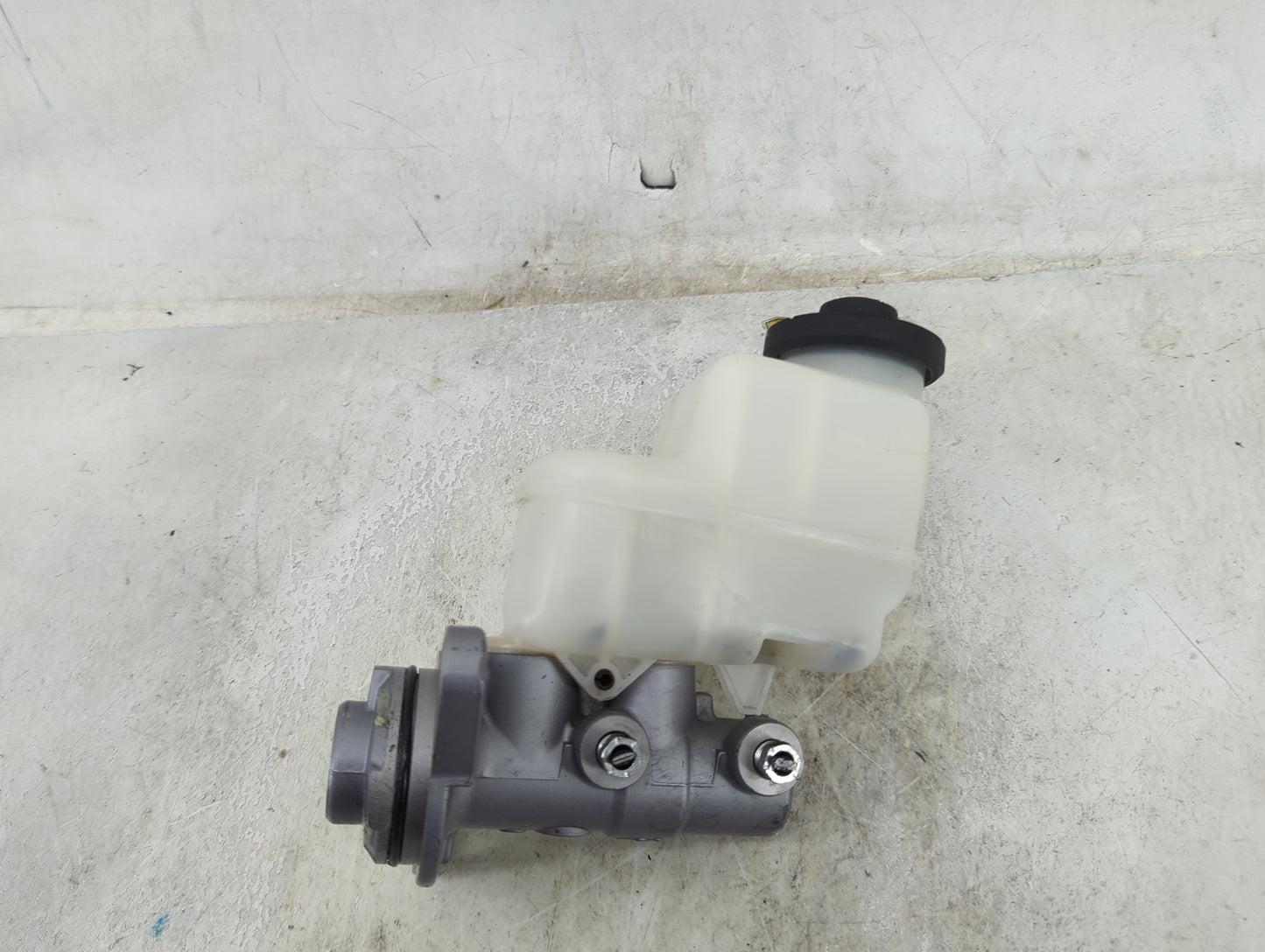 2013-2018 Toyota Rav4 Brake Master Cylinder 1490734 - Oemusedautoparts1.com