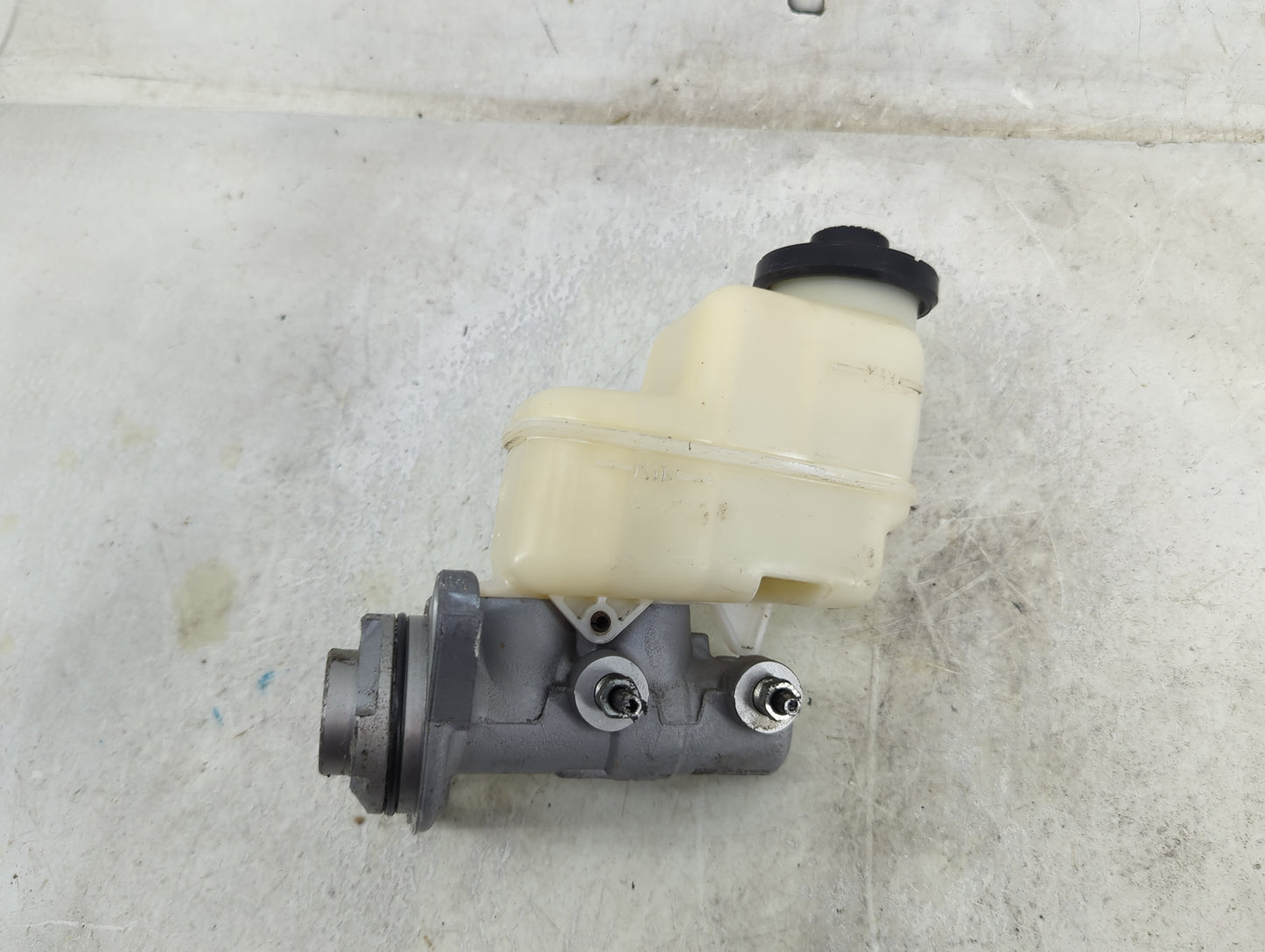 2013-2018 Toyota Rav4 Brake Master Cylinder 1490782 - Oemusedautoparts1.com