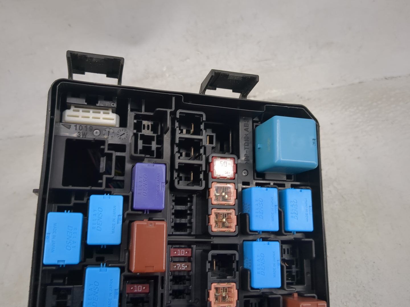 2016-2018 Toyota Rav4 Fusebox Fuse Box Panel Relay Module P/N:82662-42621 Fits Fits 2016 2017 2018 OEM Used Auto Parts - Oem