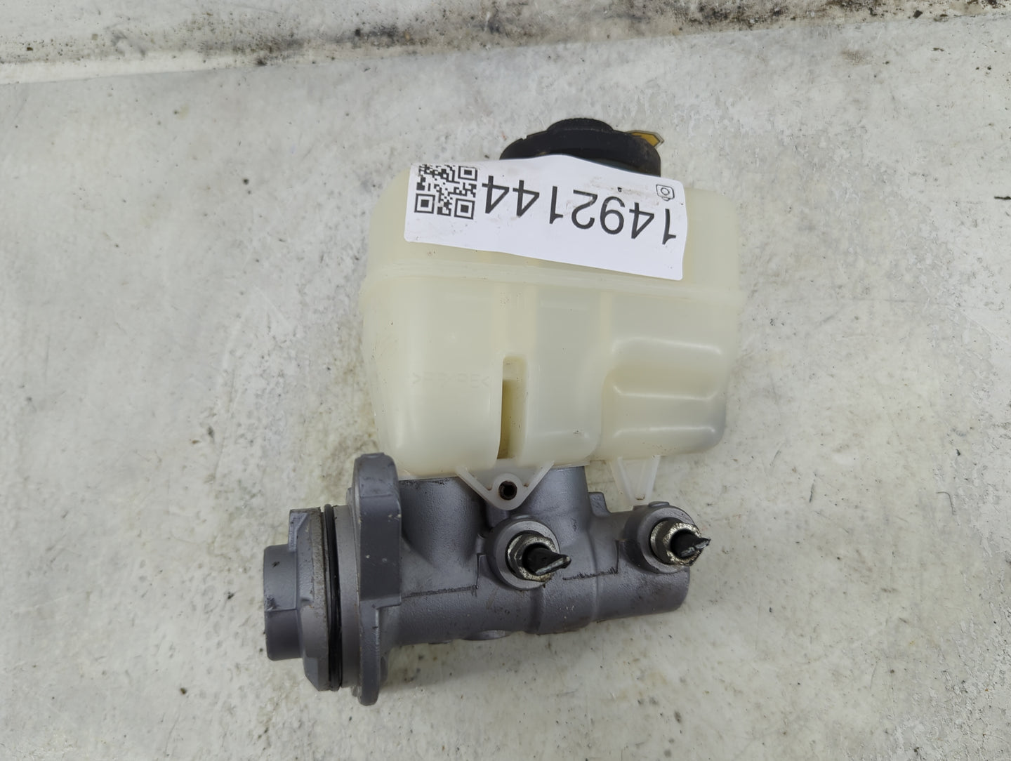 2018 Toyota Rav4 Brake Master Cylinder 1492144 - Oemusedautoparts1.com