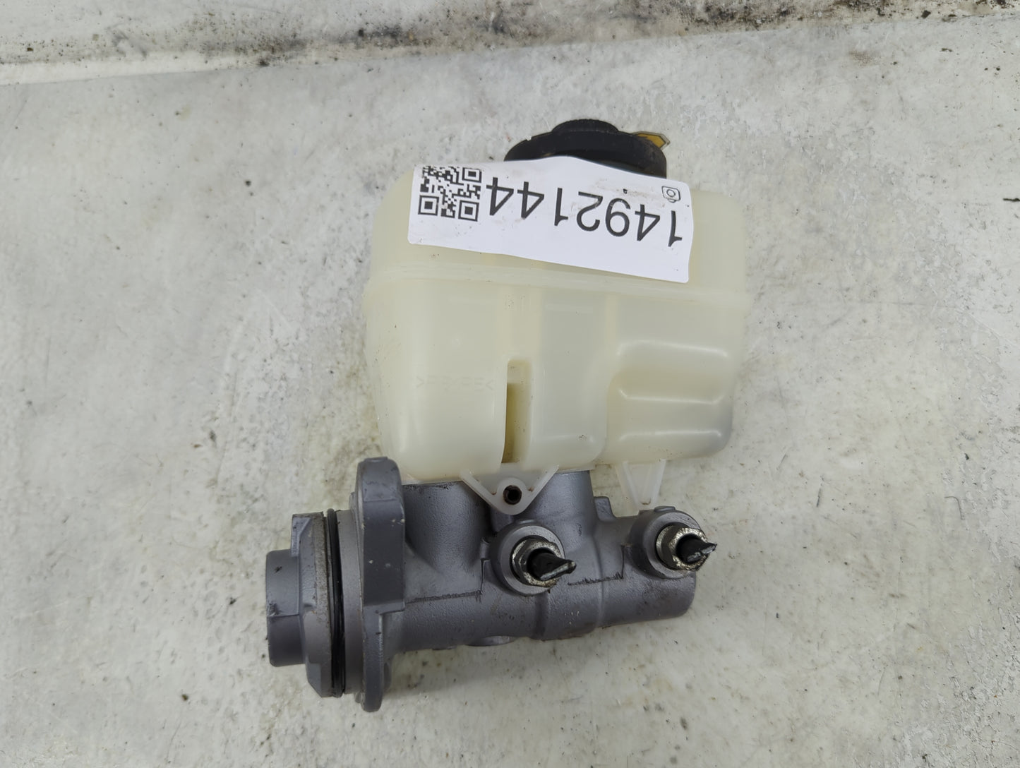 2018 Toyota Rav4 Brake Master Cylinder 1492144 - Oemusedautoparts1.com