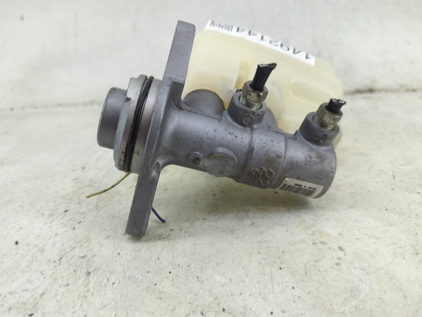 2018 Toyota Rav4 Brake Master Cylinder 1492144 - Oemusedautoparts1.com