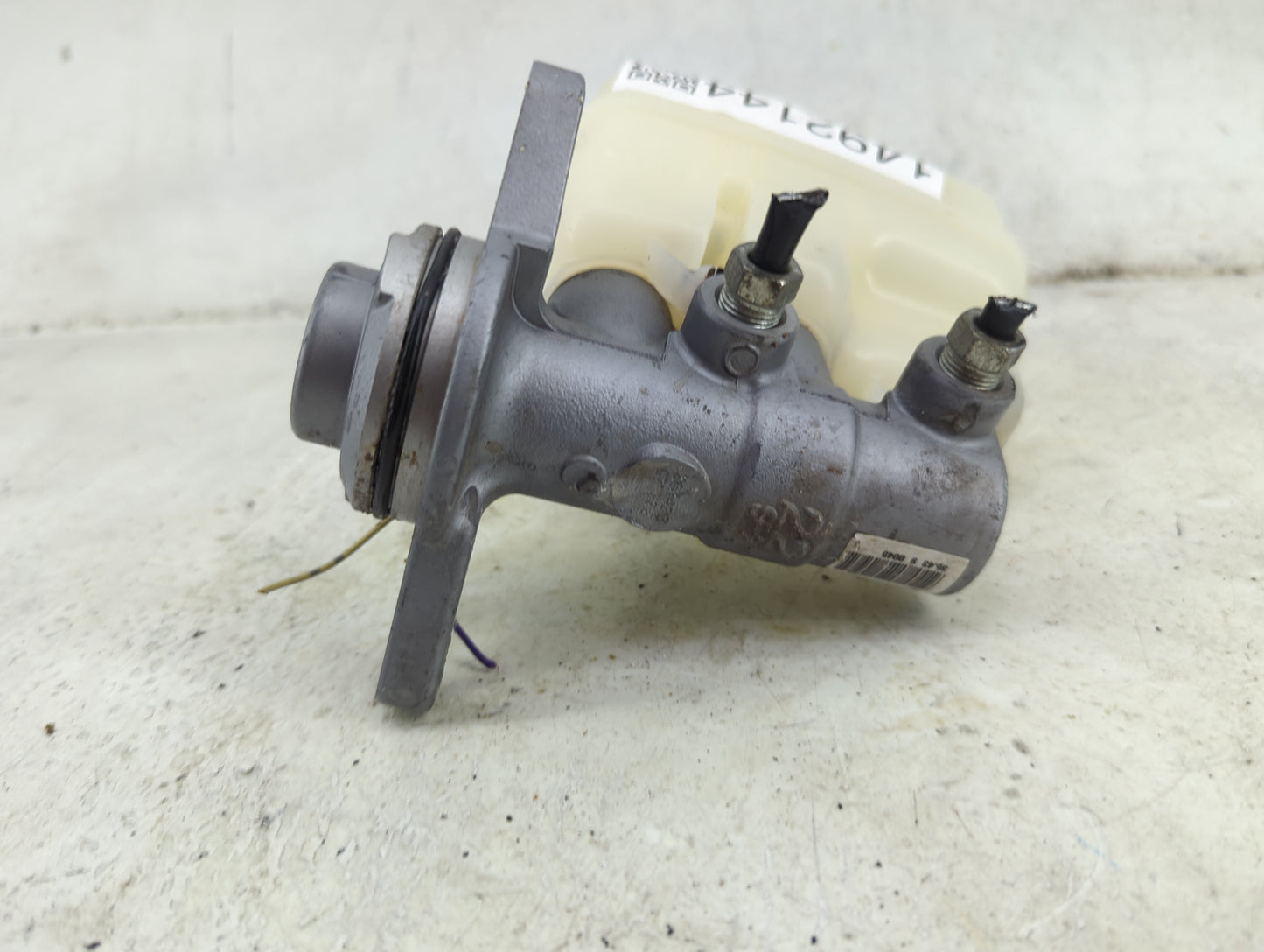 2018 Toyota Rav4 Brake Master Cylinder 1492144 - Oemusedautoparts1.com