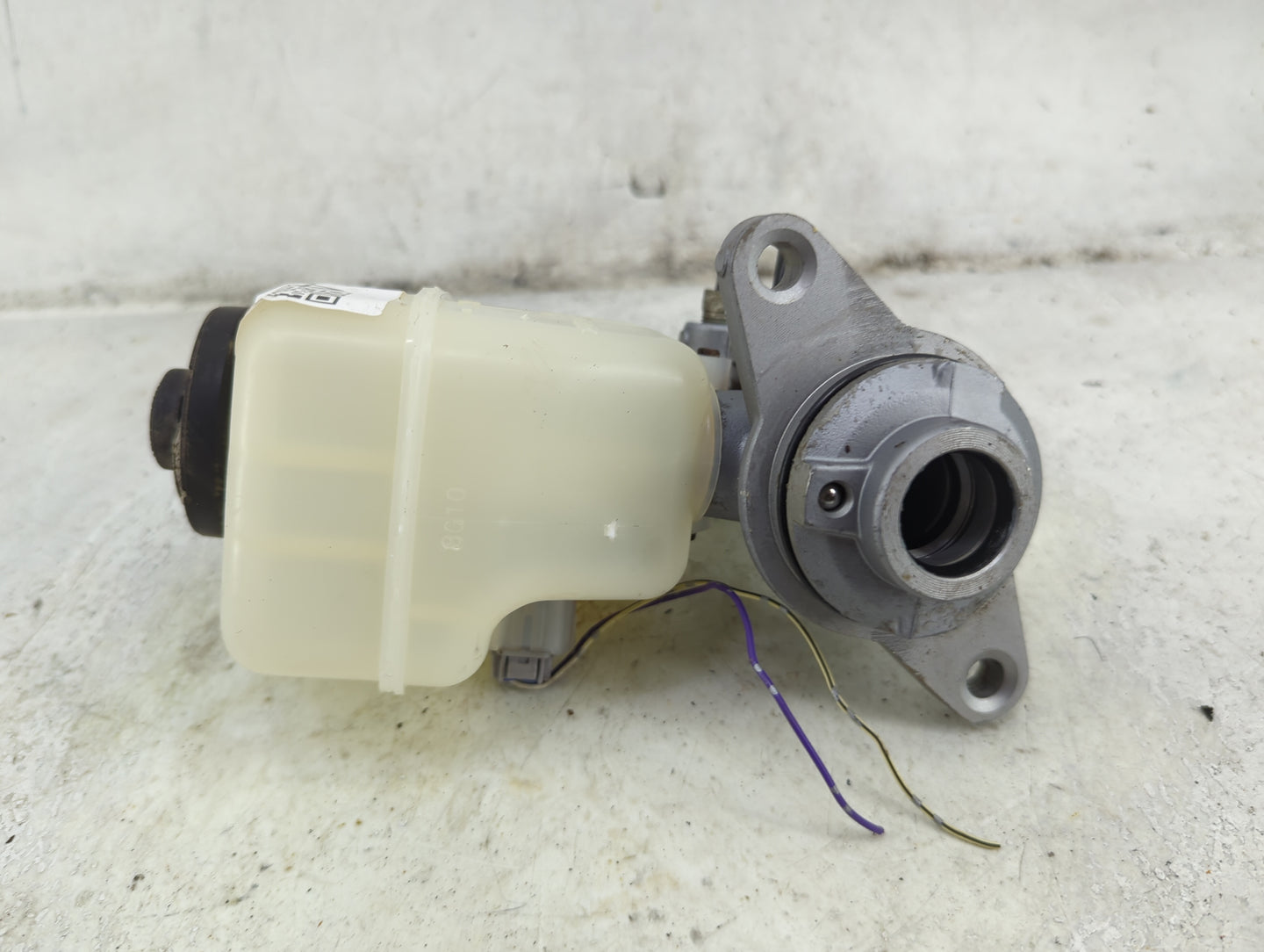 2018 Toyota Rav4 Brake Master Cylinder 1492144 - Oemusedautoparts1.com