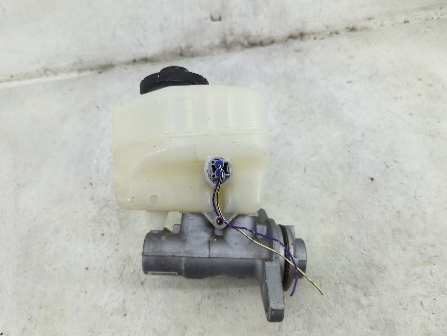 2018 Toyota Rav4 Brake Master Cylinder 1492144 - Oemusedautoparts1.com