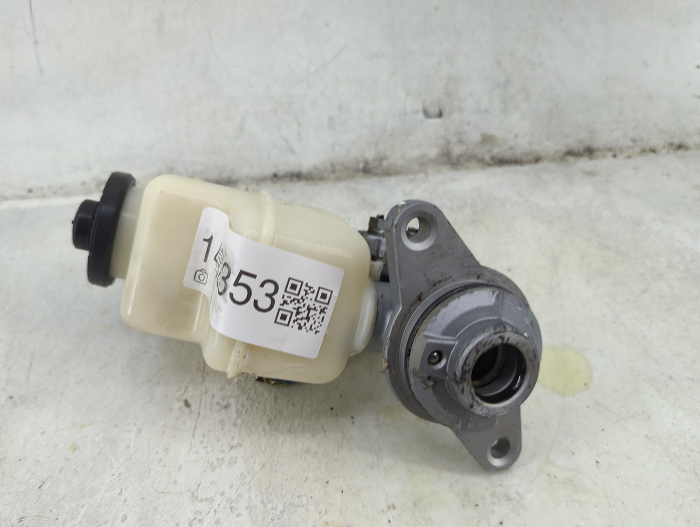 2006-2018 Toyota Rav4 Brake Master Cylinder 1492353 - Oemusedautoparts1.com