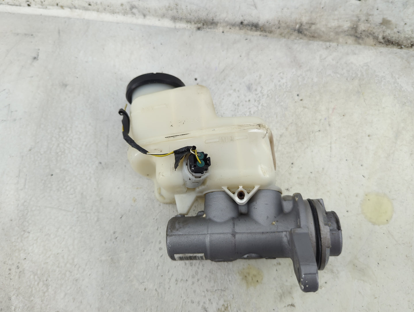 2006-2018 Toyota Rav4 Brake Master Cylinder 1492353 - Oemusedautoparts1.com