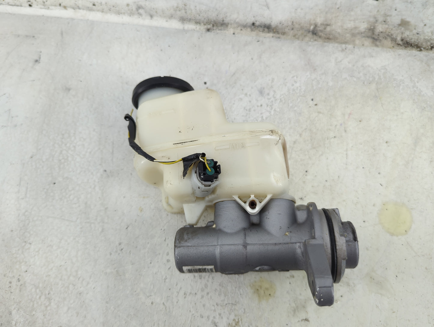 2006-2018 Toyota Rav4 Brake Master Cylinder 1492353 - Oemusedautoparts1.com