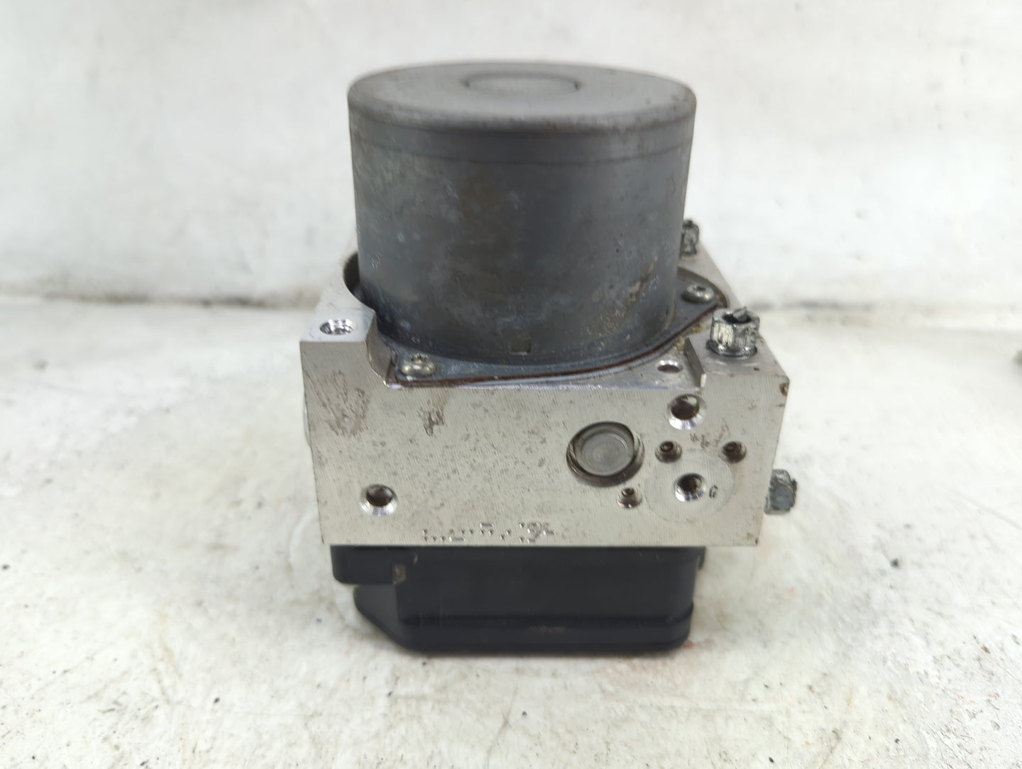 2018 Toyota Rav4 ABS Pump Control Module Replacement Fits OEM Used Auto Parts - Oemusedautoparts1.com