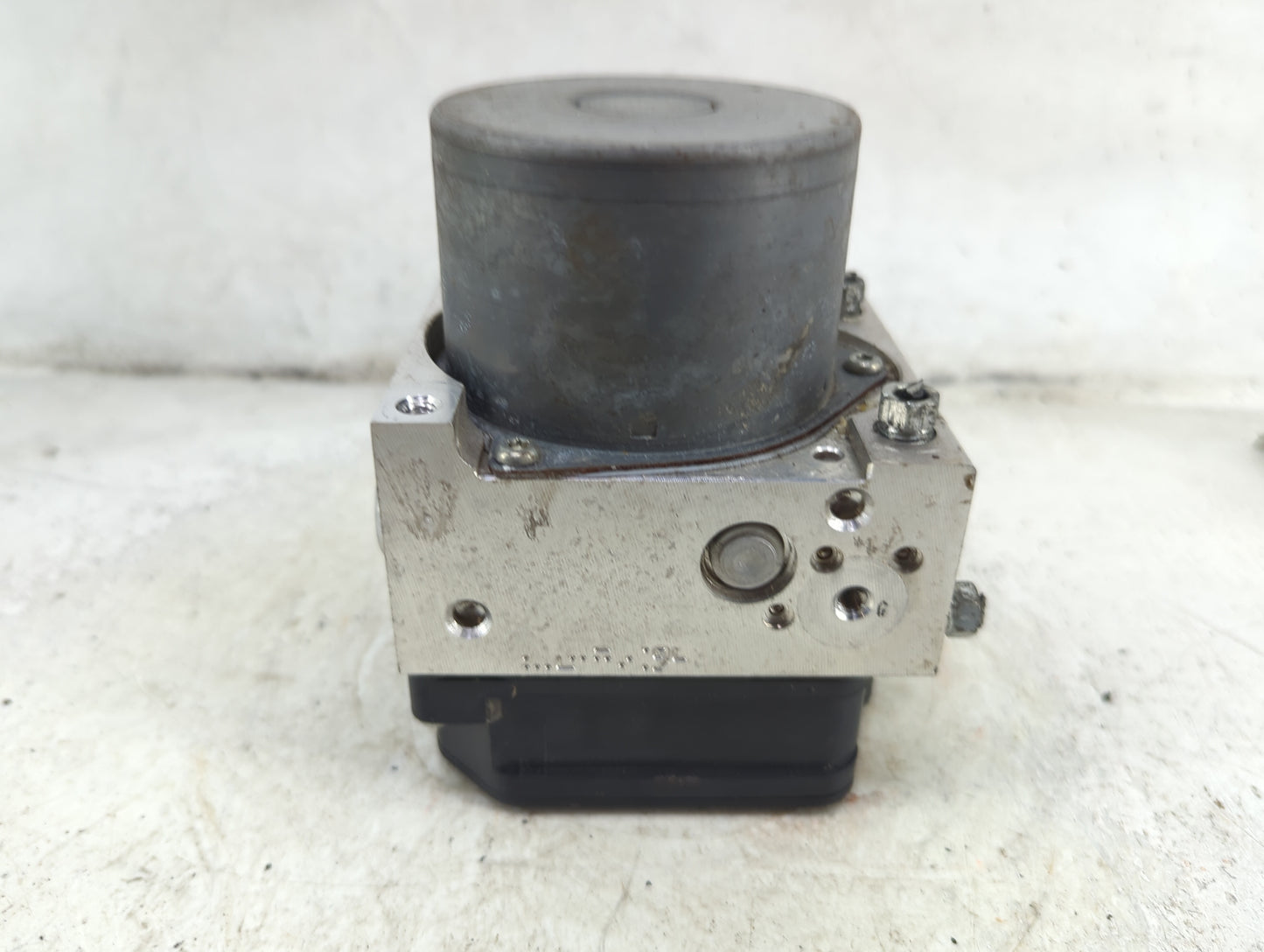 2018 Toyota Rav4 ABS Pump Control Module Replacement Fits OEM Used Auto Parts - Oemusedautoparts1.com
