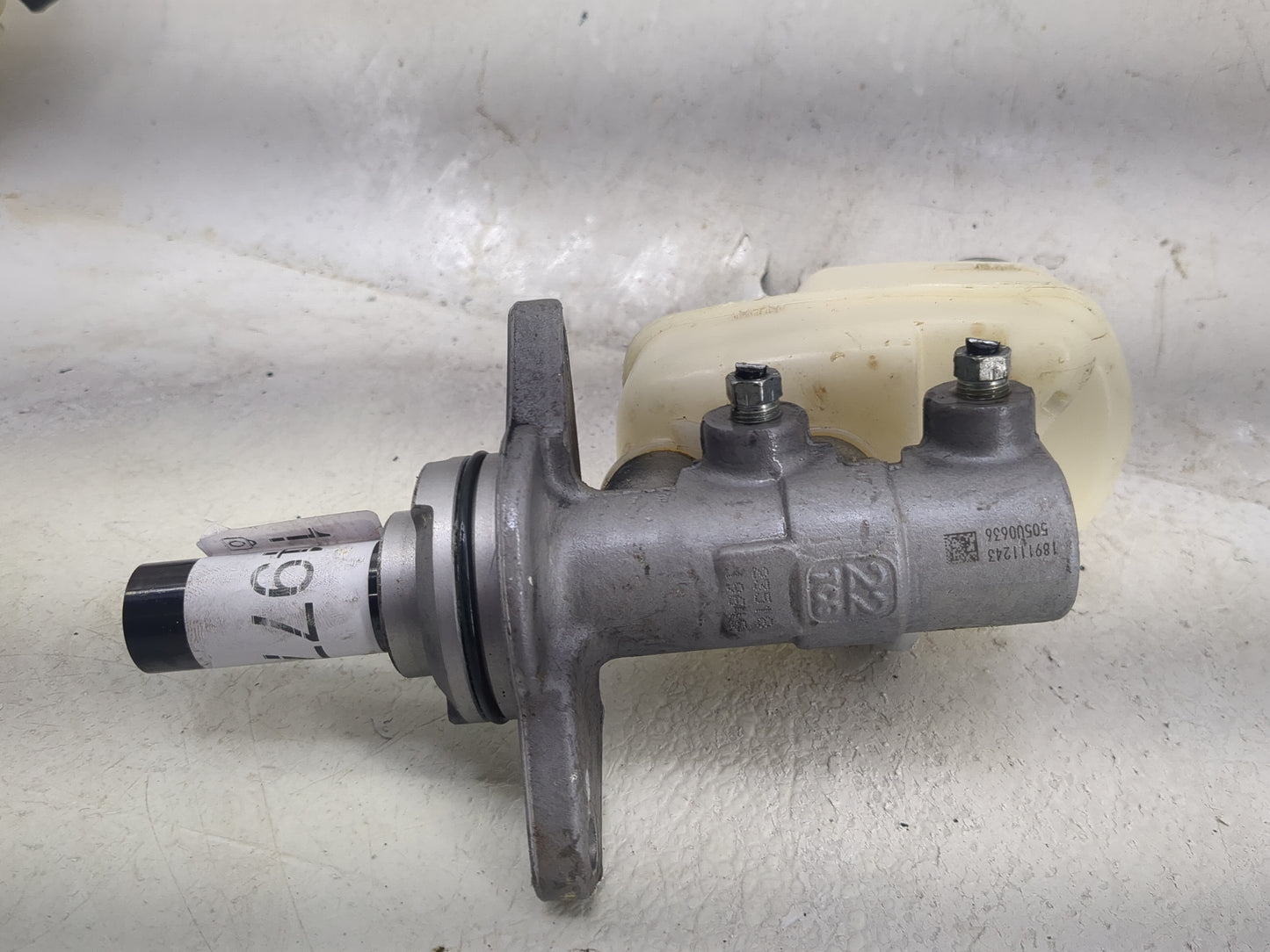 2013-2018 Toyota Rav4 Brake Master Cylinder 1497761 - Oemusedautoparts1.com
