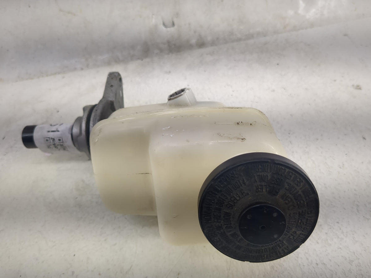 2013-2018 Toyota Rav4 Brake Master Cylinder 1497761 - Oemusedautoparts1.com
