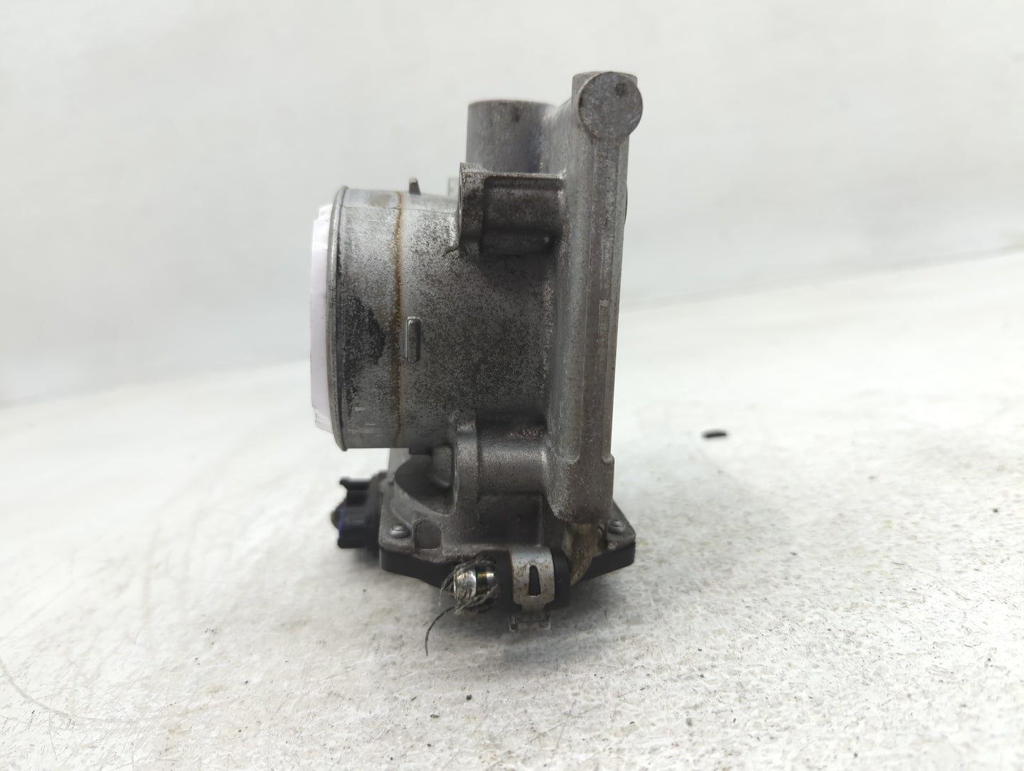 2009-2018 Toyota Rav4 Throttle Body P/N:22030-0V010 Fits Fits 2009 2010 2011 2012 2013 2014 2015 2016 2017 2018 2019 OEM Use