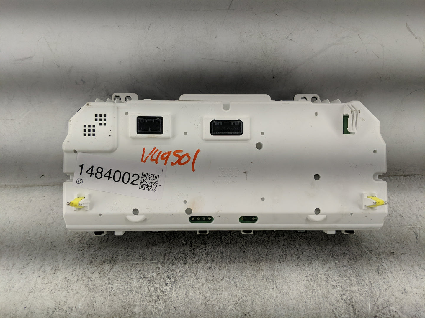 2018 Toyota Sienna Instrument Cluster Speedometer Gauges P/N:83800-08730-00 TN157580-8872 Miles: Fits OEM Used Auto Parts - 