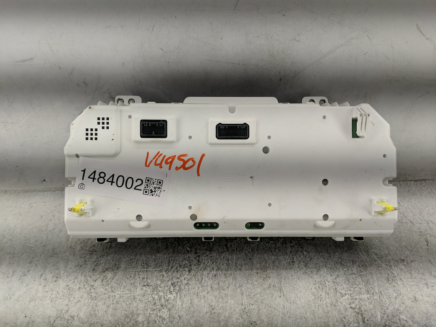 2018 Toyota Sienna Instrument Cluster Speedometer Gauges P/N:83800-08730-00 TN157580-8872 Miles: Fits OEM Used Auto Parts - 