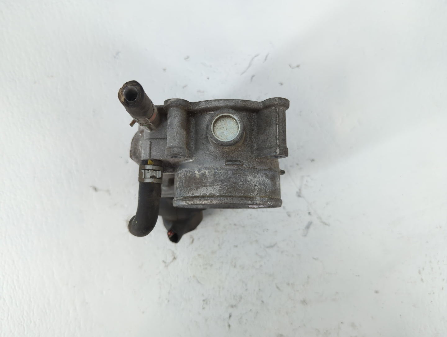 2017-2020 Toyota Sienna Throttle Body P/N:22030-0P060 Fits Fits 2016 2017 2018 2019 2020 2021 2022 OEM Used Auto Parts - Oem