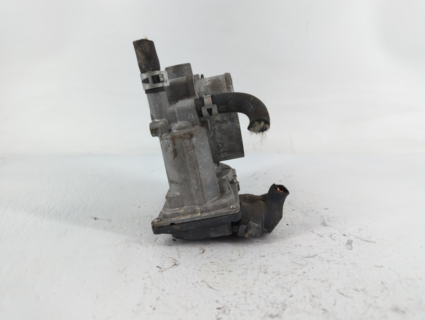 2017-2020 Toyota Sienna Throttle Body P/N:22030-0P060 Fits Fits 2016 2017 2018 2019 2020 2021 2022 OEM Used Auto Parts - Oem