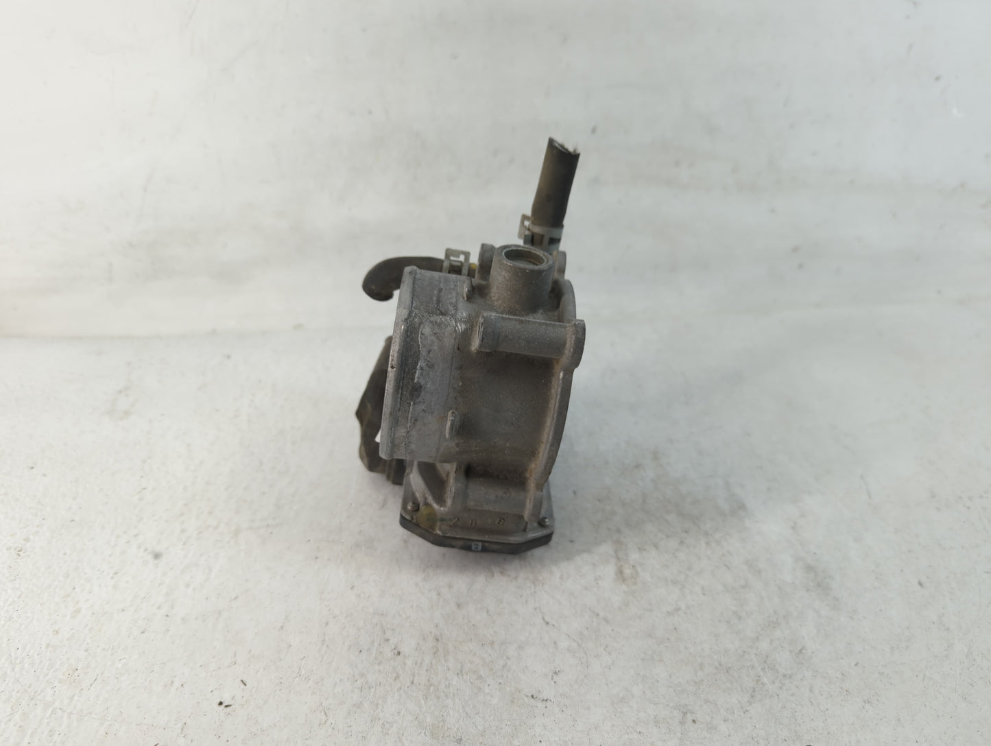 2017-2020 Toyota Sienna Throttle Body P/N:22030-0P060 Fits Fits 2016 2017 2018 2019 2020 2021 2022 OEM Used Auto Parts - Oem