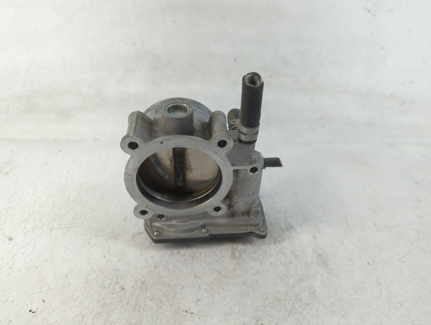 2017-2020 Toyota Sienna Throttle Body P/N:22030-0P060 Fits Fits 2016 2017 2018 2019 2020 2021 2022 OEM Used Auto Parts - Oem