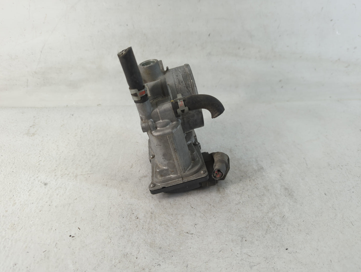 2017-2020 Toyota Sienna Throttle Body P/N:22030-0P060 Fits Fits 2016 2017 2018 2019 2020 2021 2022 OEM Used Auto Parts - Oem