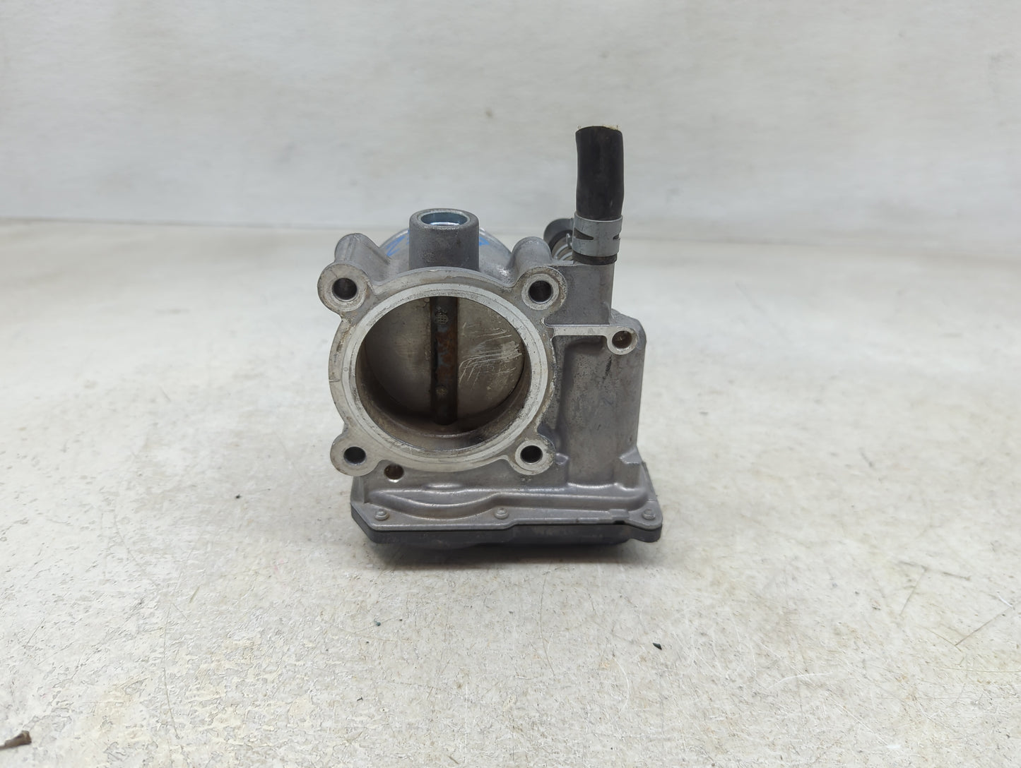 2016-2022 Toyota Tacoma Throttle Body P/N:22030-75040 Fits Fits 2016 2017 2018 2019 2020 2021 2022 OEM Used Auto Parts - Oem