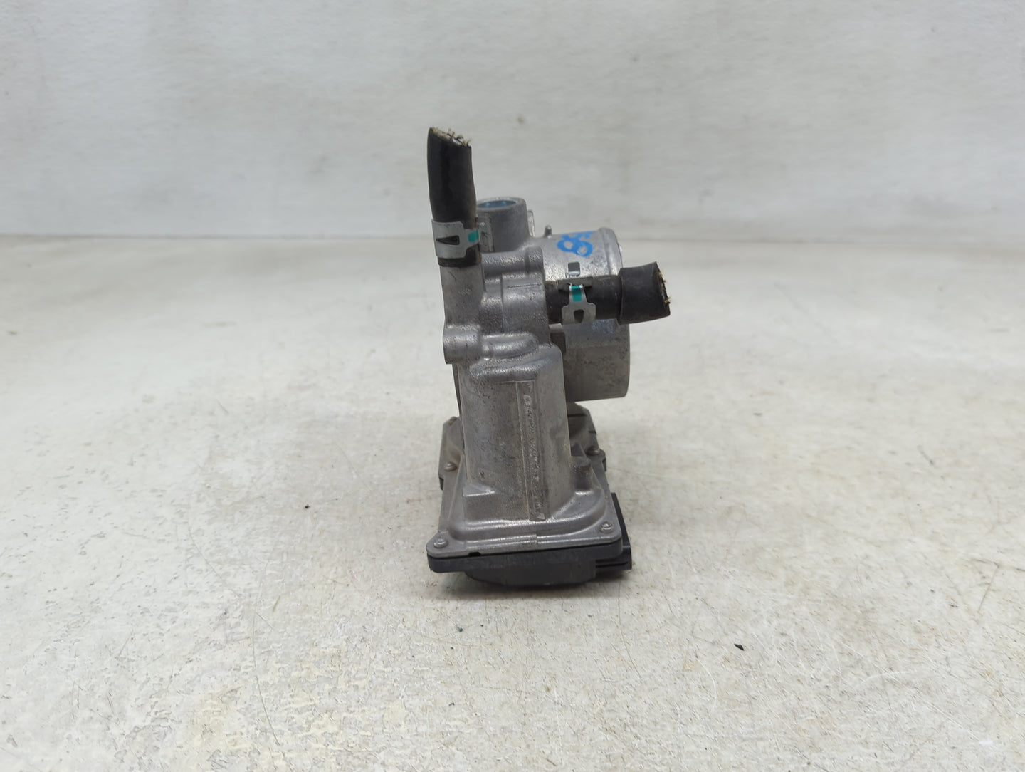 2016-2022 Toyota Tacoma Throttle Body P/N:22030-75040 Fits Fits 2016 2017 2018 2019 2020 2021 2022 OEM Used Auto Parts - Oem